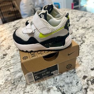 toddler nike air max shoes, size 5c